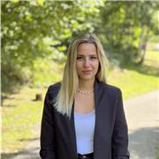 Offro lezioni private agli studenti delle superiori che hanno difficoltà con la materia del diritto, offrendo orari flessibili